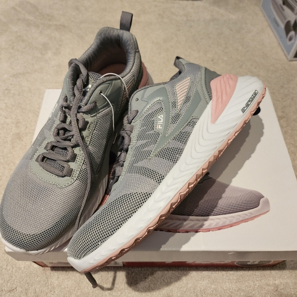 Brand New - FILA Pink/Grey Trazoros Energized 2 Sneakers size 8 - Picture 1 of 4